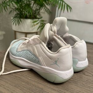 Big Kids Air Jordan Igloo Size 6.5